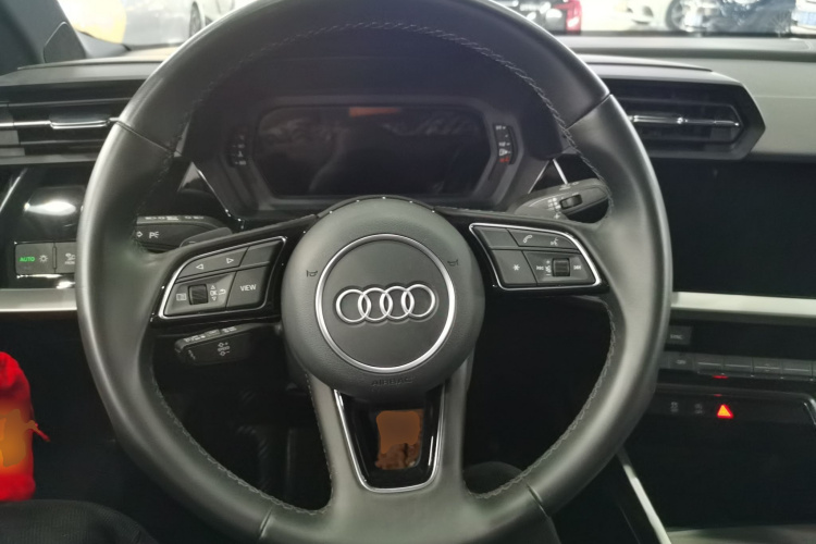 奥迪A3 2023款 改款 A3L Limousine 35 TFSI 进取运动型中控内饰13