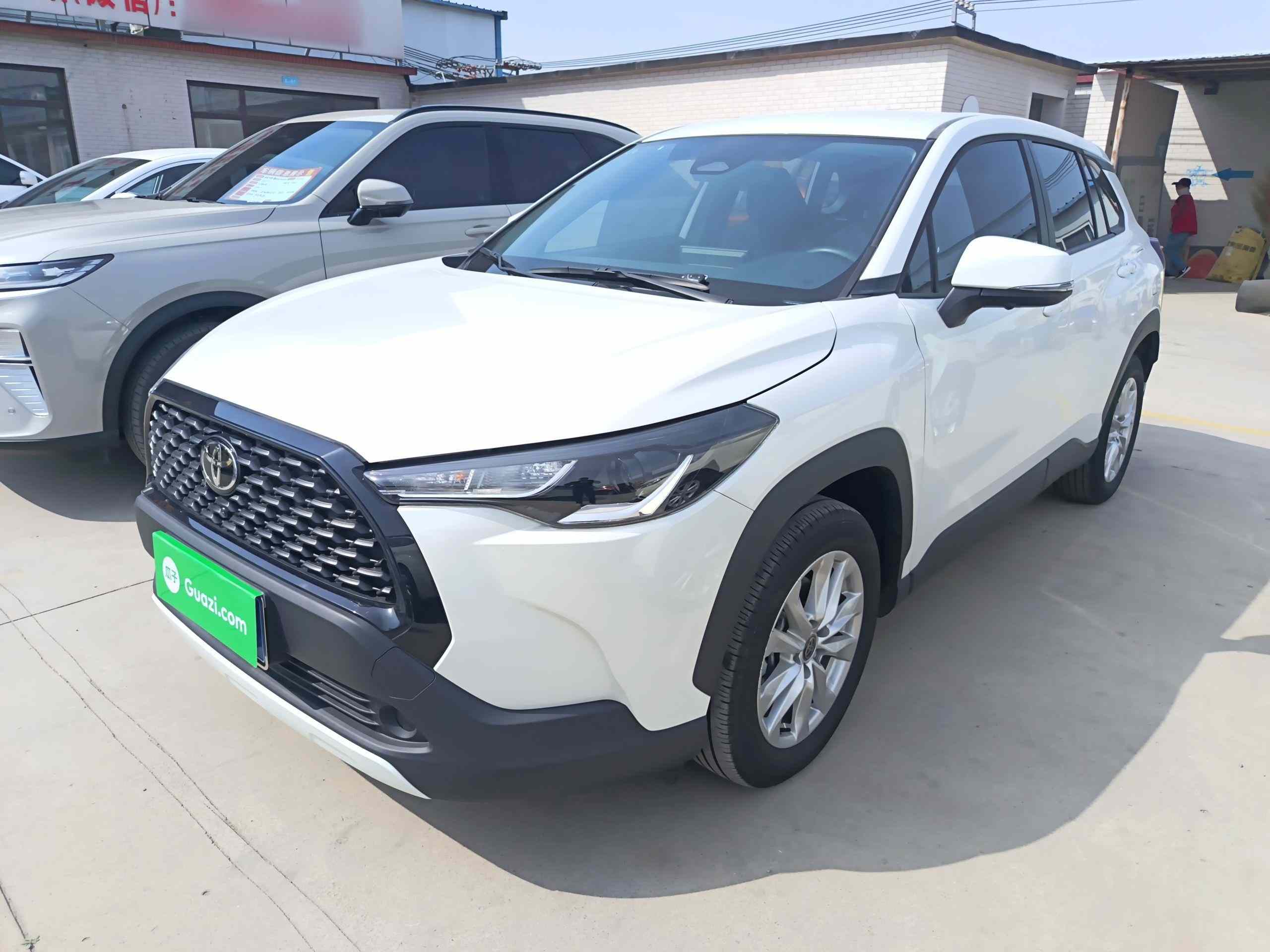 丰田 卡罗拉锐放 2023款 2.0L 先锋版(2)