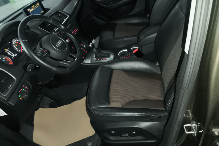 奥迪Q3 2018款 30周年年型 30 TFSI 时尚型局部细节19