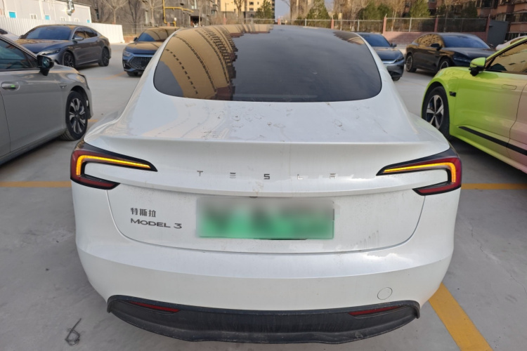 特斯拉 Model 3 2023款 后轮驱动版车身外观6