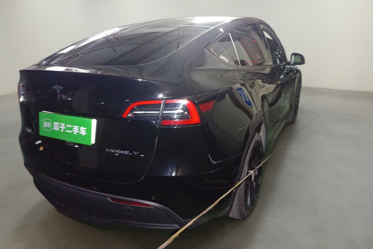 特斯拉 Model Y 2022款 后轮驱动版车身外观7