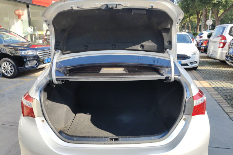 丰田 卡罗拉 2014款 1.6L CVT GL机舱底盘23