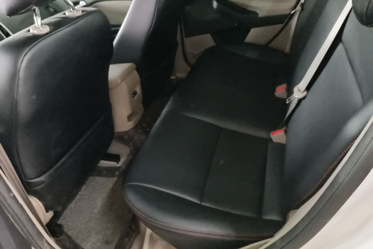 福特 福克斯 2015款 三厢 1.6L 手动舒适型中控内饰21