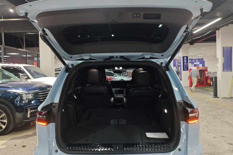 理想汽车 理想ONE 2021款 增程6座版机舱底盘23