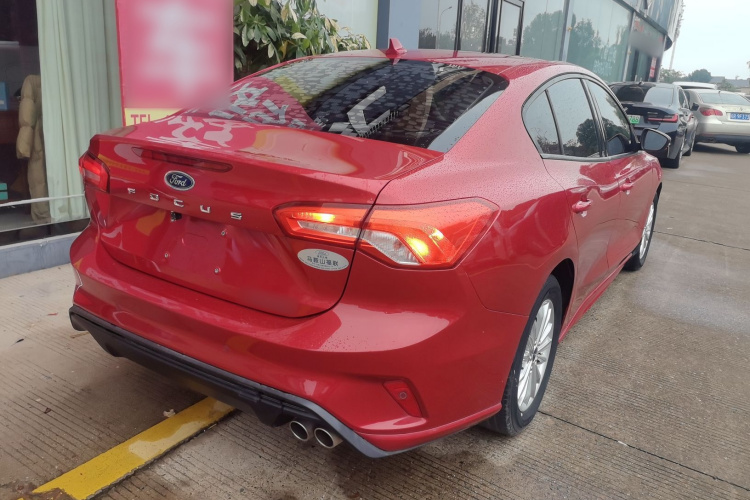 福特 福克斯 2020款 三厢 1.5L 自动锋跃型车身外观7