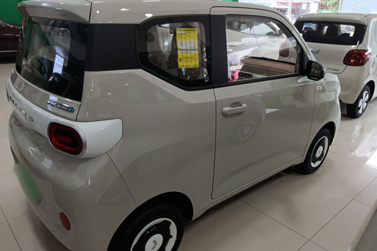 五菱汽车 宏光MINIEV 2024款 第三代 215km 青春版车身外观7