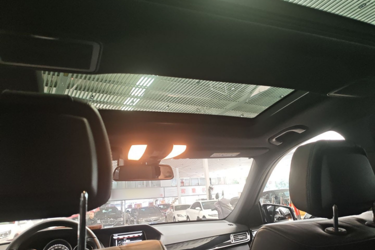 奔驰E级 2015款 E 260 L 运动豪华型局部细节22