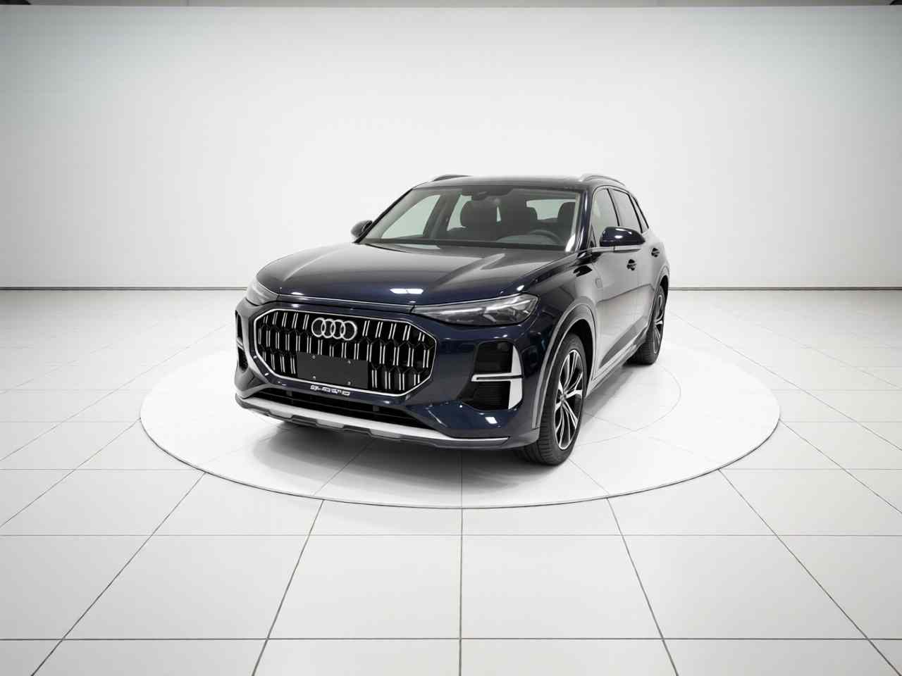 奥迪Q6 2024款 45 TFSI quattro 齐云型 羽林套装 6座(2)