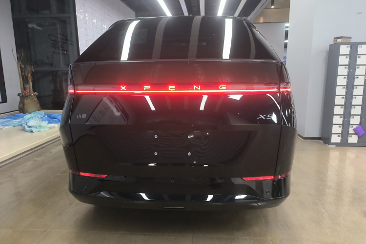 小鹏X9 2025款 650长续航 Max车身外观6