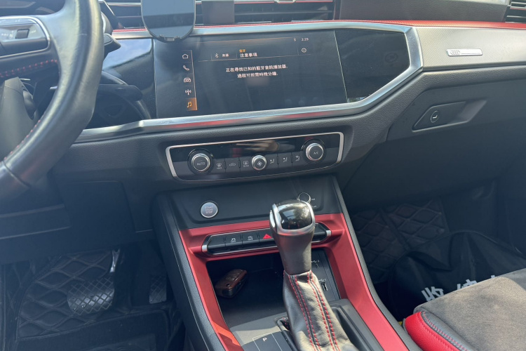 奥迪Q3 2020款 35 TFSI 时尚动感型中控内饰7008