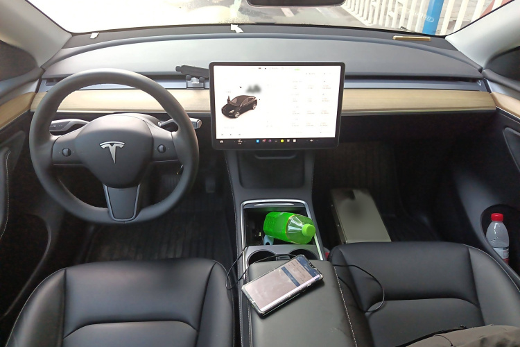 特斯拉 Model Y 2022款 改款 后轮驱动版中控内饰7002