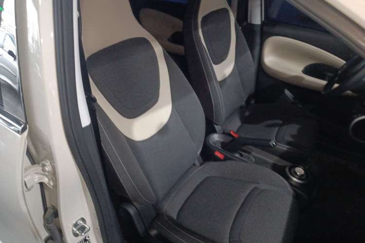 五菱汽车 五菱缤果 2024款 203km 轻享款局部细节41