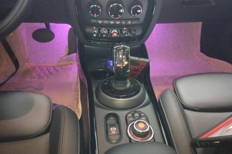 MINI Clubman 2021款 1.5T COOPER中控内饰18