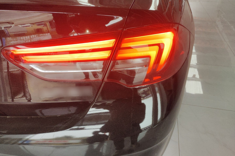 别克 君威 2017款 20T 精英型车身外观9