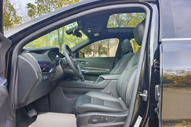 凯迪拉克XT4 2021款 28T 两驱技术型中控内饰7002