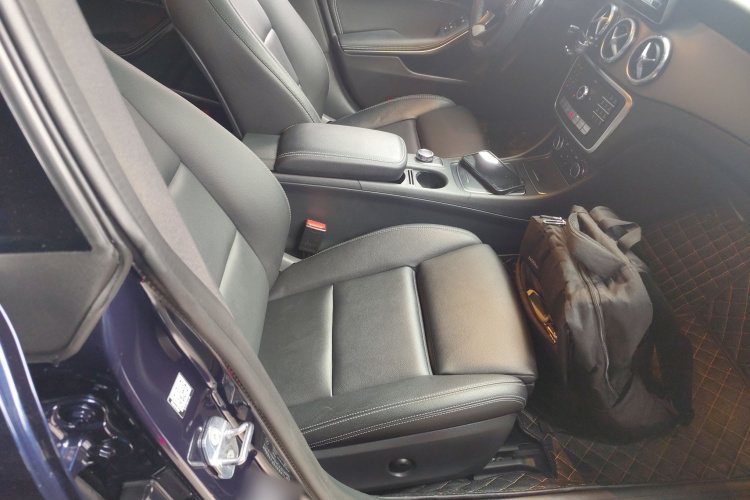 奔驰CLA 2019款 CLA 200 时尚型局部细节41