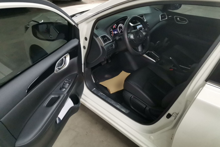 日产 轩逸 2022款 经典 1.6XL CVT豪华版中控内饰7003