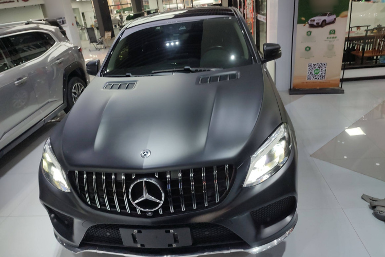 奔驰GLE轿跑 2017款 GLE 320 4MATIC 轿跑SUV车身外观2