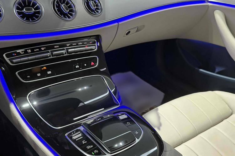 奔驰E级(进口) 2023款 E 260 轿跑车中控内饰7005