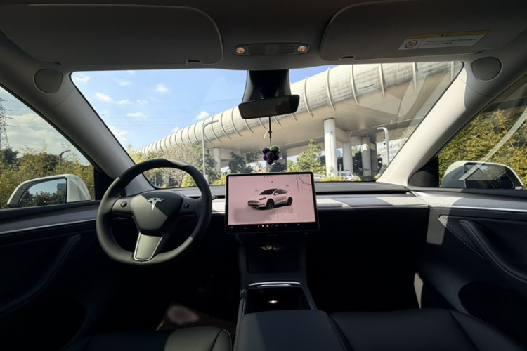 特斯拉 Model Y 2024款 后轮驱动版中控内饰7009