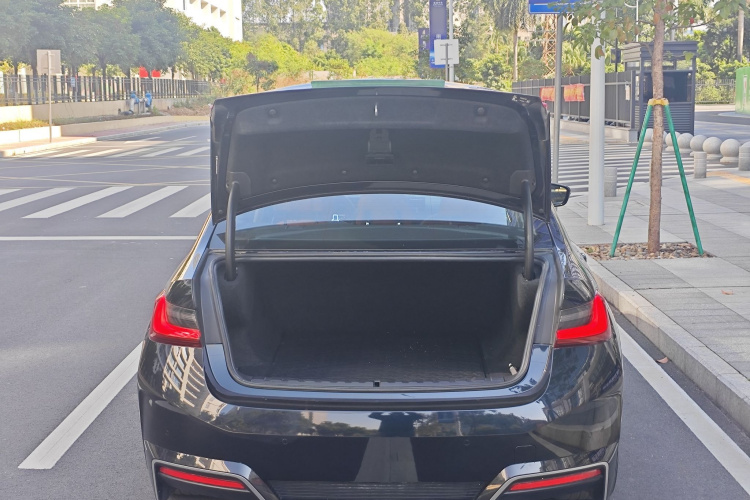 宝马i3 2022款 eDrive 35 L局部细节23