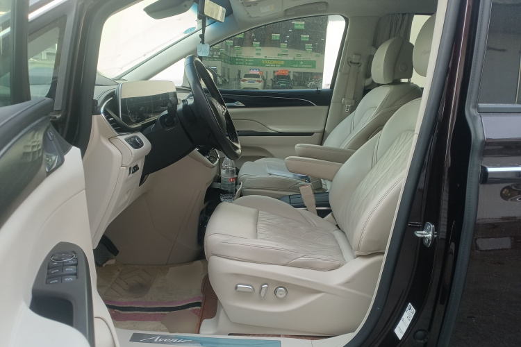 别克GL8 2020款 Avenir艾维亚 六座贤礼版中控内饰20