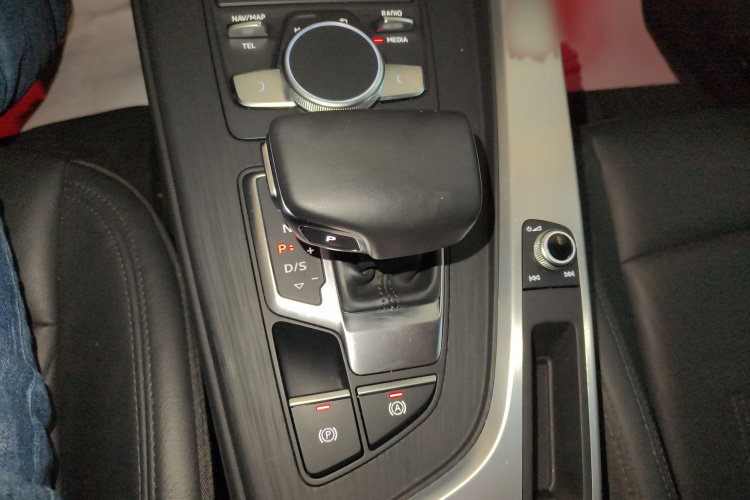 奥迪A4L 2019款 40 TFSI 时尚型 国V局部细节18