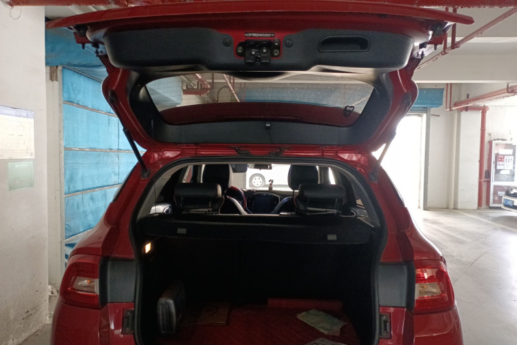 中华V3 2017款 1.5L 自动精英型机舱底盘23