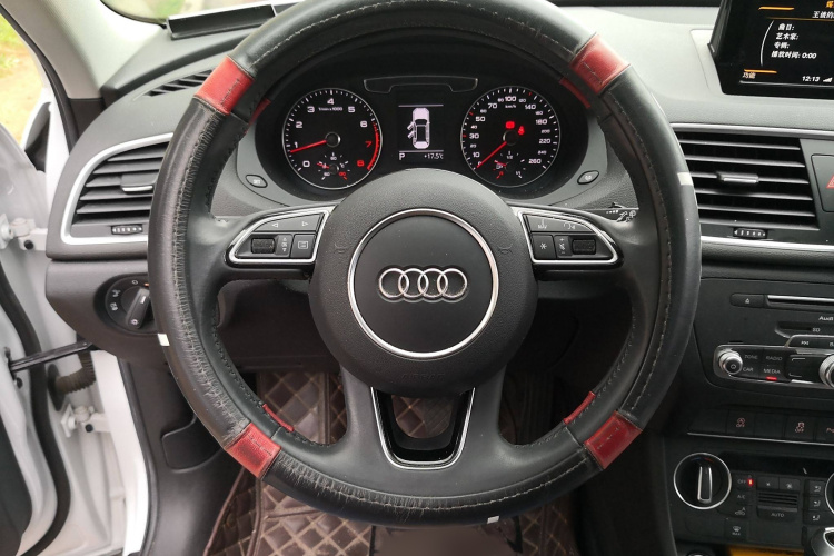 奥迪Q3 2018款 30周年年型 30 TFSI 时尚型局部细节13