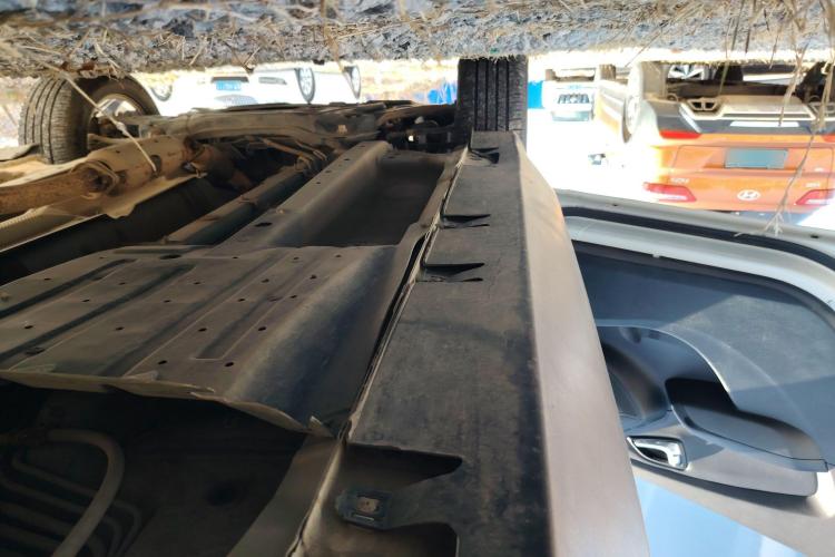 北京现代ix35 2015款 2.0L 自动两驱智能型 国IV机舱底盘30