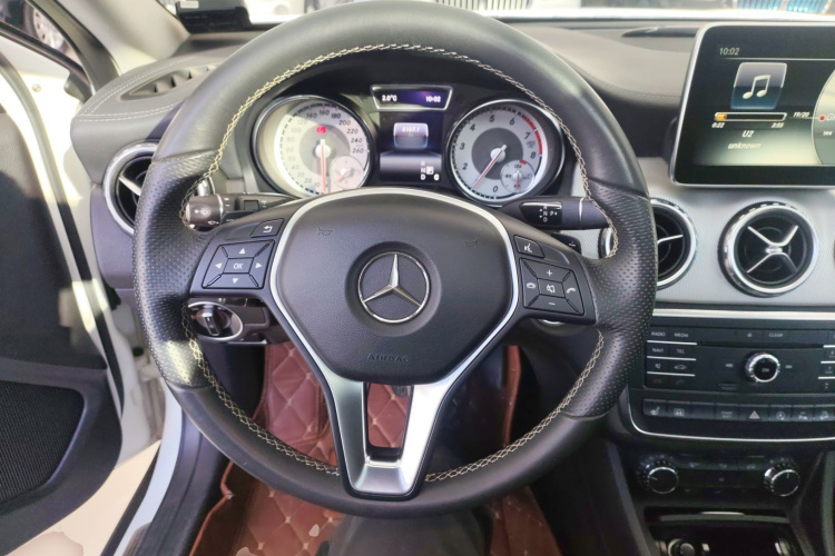 奔驰GLA 2016款 GLA 220 4MATIC 时尚型局部细节13