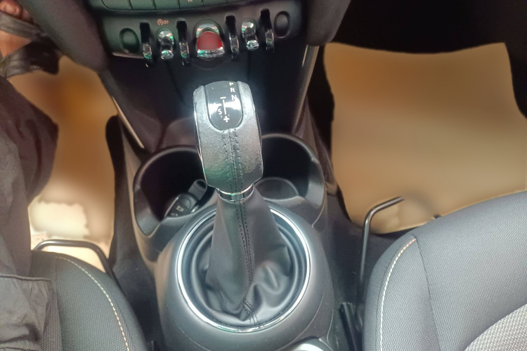 MINI 2016款 1.2T ONE 先锋派局部细节18