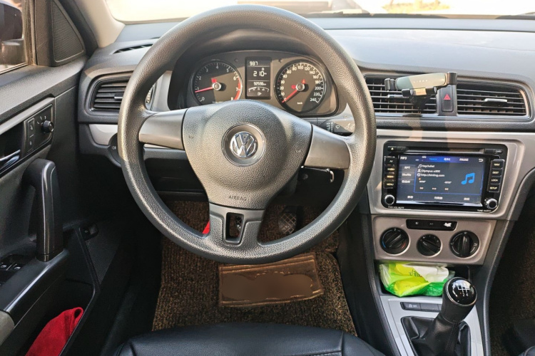 大众 朗逸 2013款 改款经典 1.6L 手动风尚版中控内饰13