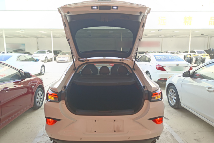思皓A5 2021款 1.5T CVT尊贵智联型机舱底盘23