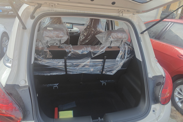 五菱汽车 五菱缤果 2024款 333km 悦享款机舱底盘23