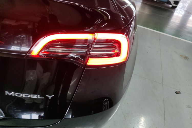 特斯拉 Model Y 2023款 后轮驱动版车身外观6006