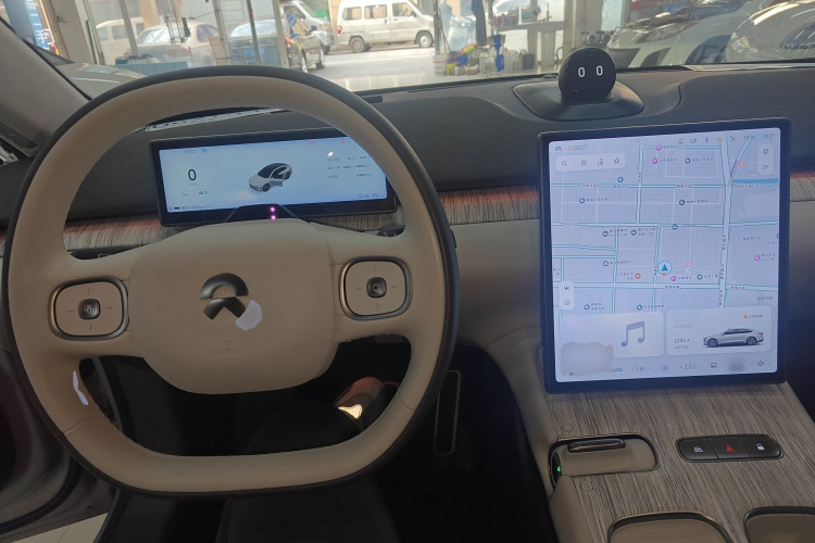 蔚来ET7 2022款 75kWh中控内饰7002