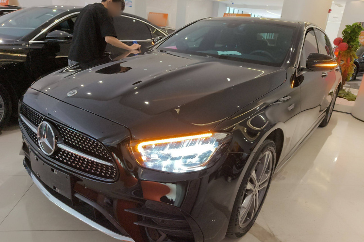 奔驰E级 2022款 改款二 E 260 L 运动型车身外观1