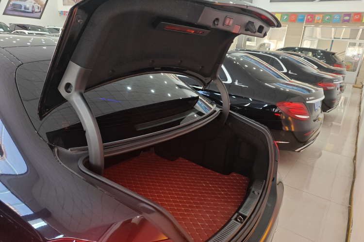 奔驰E级 2021款 改款 E 260 L 4MATIC机舱底盘23