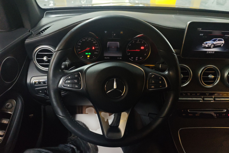 奔驰GLC 2016款 GLC 300 4MATIC 动感型中控内饰13
