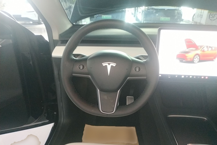 特斯拉 Model Y 2022款 后轮驱动版中控内饰13