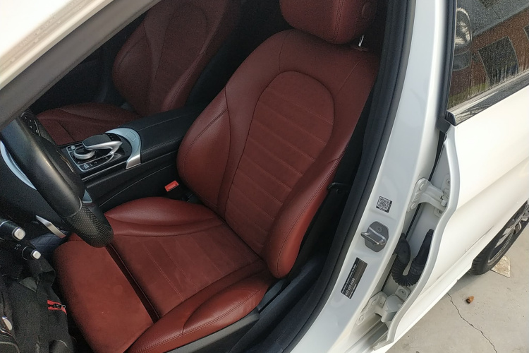 奔驰C级 2018款 C 200 运动版中控内饰19