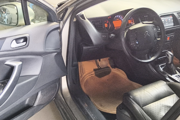 雪铁龙C5 2014款 1.6T 自动尊贵型中控内饰20