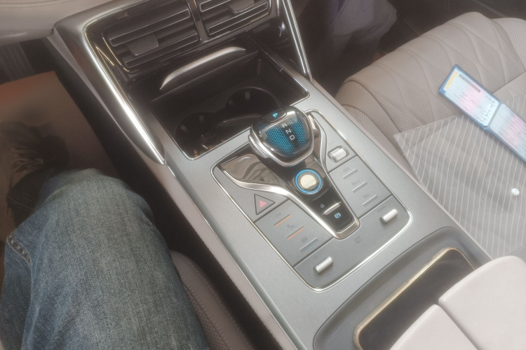 比亚迪 唐新能源 2024款 DM-i 荣耀版 112KM 尊荣型局部细节18