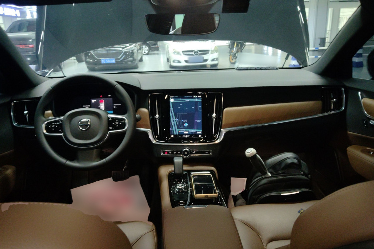 沃尔沃S90新能源 2025款 插电式混动 四驱长续航智逸豪华版中控内饰12