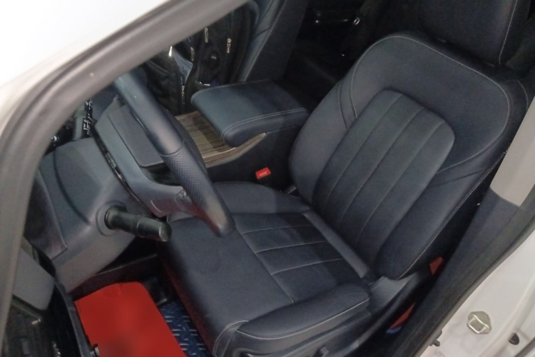 广汽传祺 传祺M8 2018款 320T 尊享版局部细节19