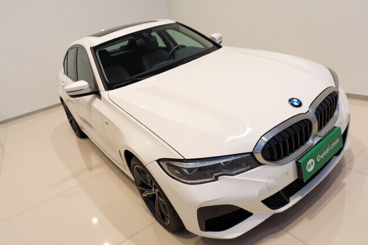 宝马3系 2022款 325i M运动套装车身外观3