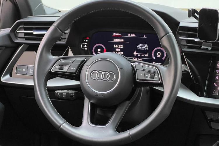 奥迪A3 2022款 A3L Limousine 35 TFSI 时尚运动型中控内饰7003