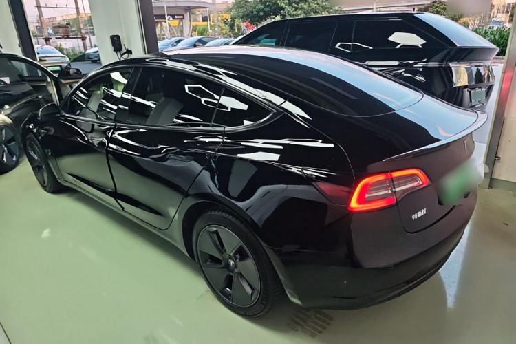 特斯拉 Model 3 2022款 后轮驱动版车身外观4