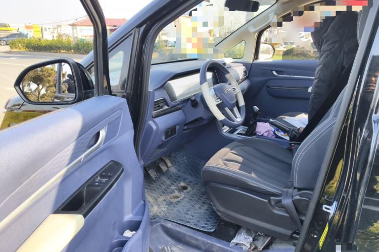 BAW北汽制造 锐胜王牌M7 2025款 2.0L 手动长轴舒适型 6/7座中控内饰20